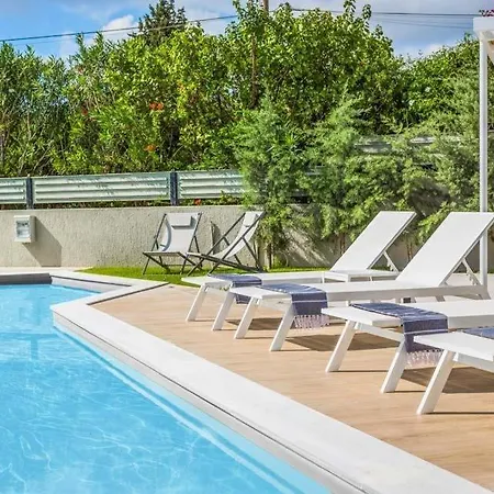Sleeps 6 Pool Air Con Wifi וילה