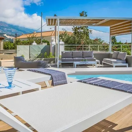 וילה Sleeps 6 Pool Air Con Wifi *