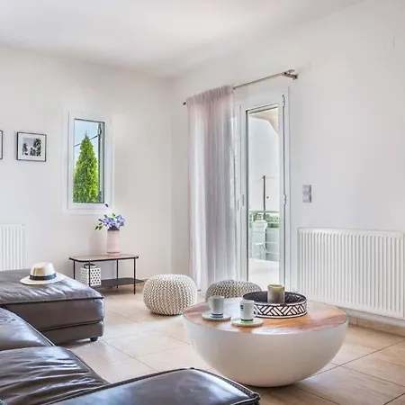 Sleeps 6 Pool Air Con Wifi Karavádhos