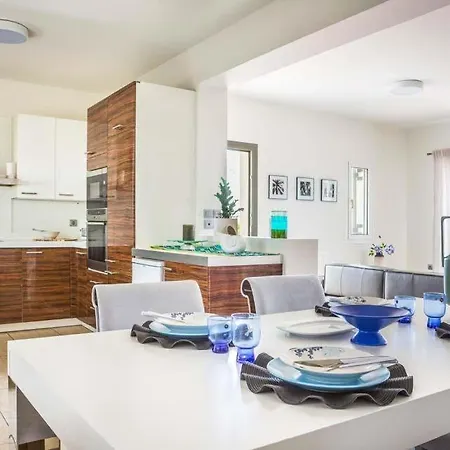 וילה Sleeps 6 Pool Air Con Wifi Karavádhos