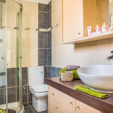 Sleeps 6 Pool Air Con Wifi Karavádhos