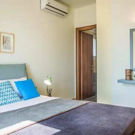 Sleeps 6 Pool Air Con Wifi Karavádhos